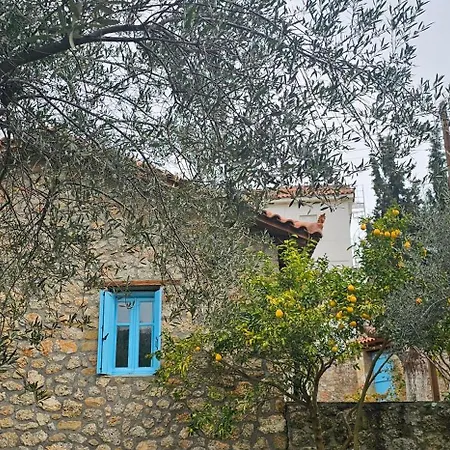 فيلة Peloponnese Hideout - Traditional Stone House *