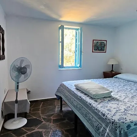 Peloponnese Hideout - Traditional Stone House *