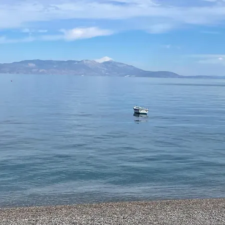 Βίλα Peloponnese Hideout - Traditional Stone House *
