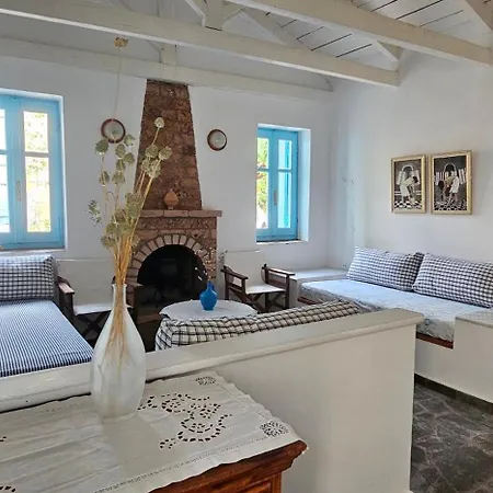 Peloponnese Hideout - Traditional Stone House Vila Akrata