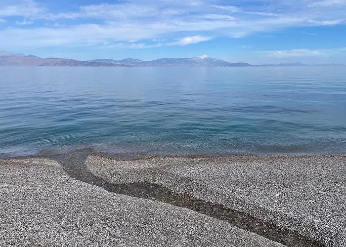 Peloponnese Hideout - Traditional Stone House Акрата