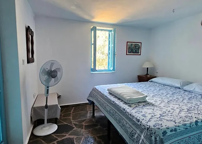 Peloponnese Hideout - Traditional Stone House *