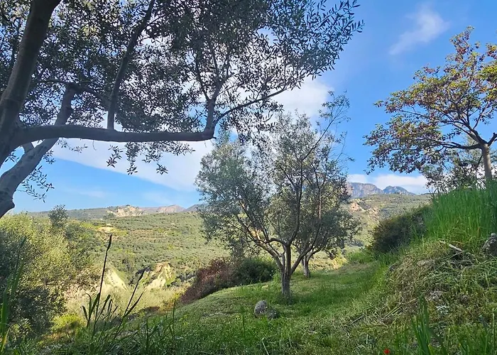 Вилла Peloponnese Hideout - Traditional Stone House *