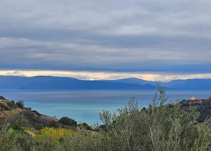 Вилла Peloponnese Hideout - Traditional Stone House