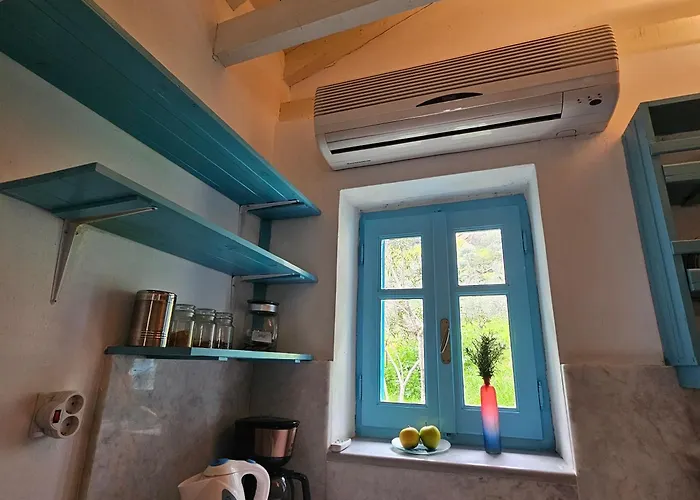 Peloponnese Hideout - Traditional Stone House *