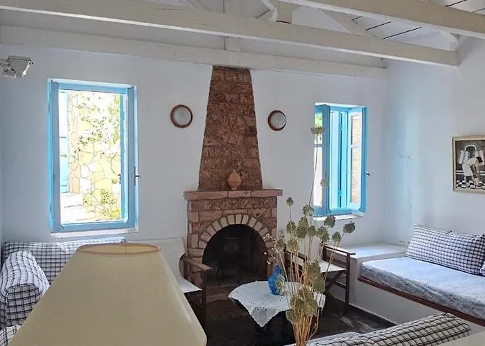 Вилла Peloponnese Hideout - Traditional Stone House Акрата