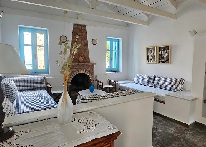 Peloponnese Hideout - Traditional Stone House Villa Akrata