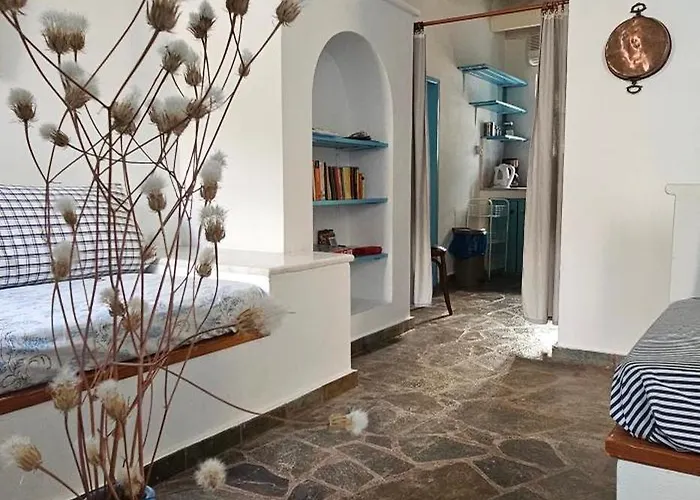 Peloponnese Hideout - Traditional Stone House Вилла *
